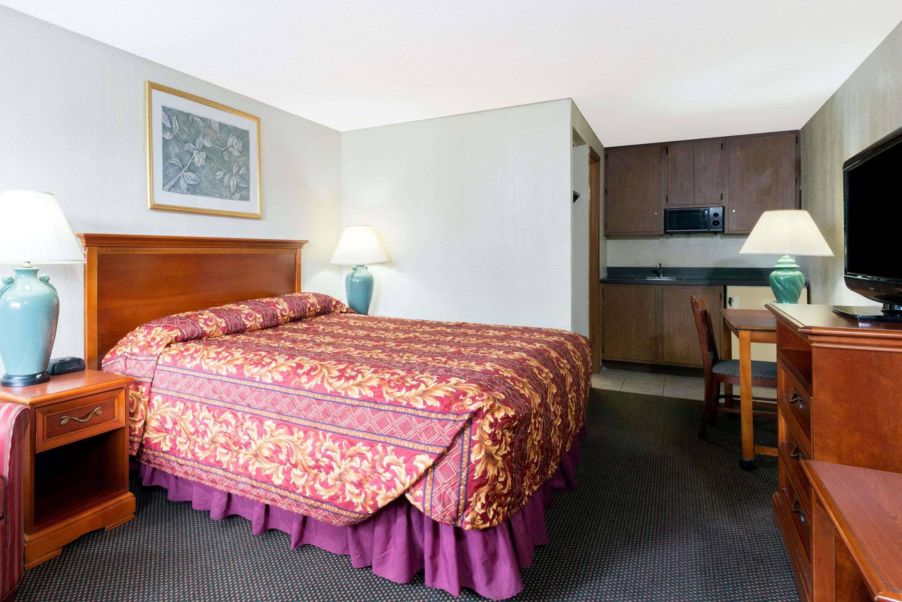 Americas Best Value Inn Martinsburg Esterno foto